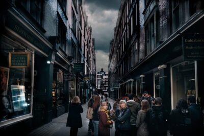 Italian Language : Original Harry Potter Walking Tour - Borough Market to Southwark Cathedral: the “Muggle London” warm-up