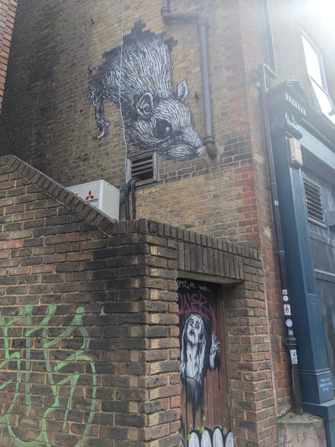 Jack the Ripper Walking Tour: Murder, Mystery, & the Women - Buildings From About 300 Years Ago: Why the Setting Matters