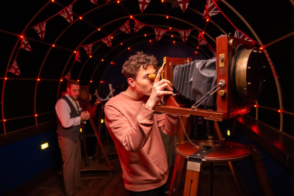 Jeff Wayne's The War of The Worlds: The Immersive Experience - 24 interactive scenes: what you do versus what you watch