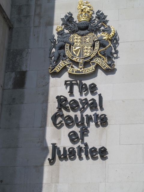 Law in London Private Tour - Old Cheshire Cheese pub finish: half pint, soft drink option, and Magna Carta copy
