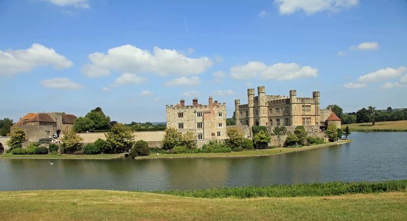 Leeds Castle, Canterbury, Dover, Greenwich & Free Snack Pack - Coaches, guides, and the “day-trip pacing” feel