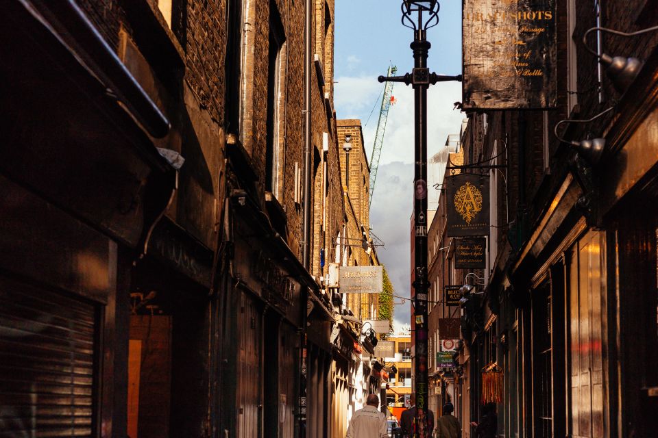 London: 2.5-Hour Off the Beaten Track Private City Tour - Starting at Savoy Cafe & Kitchen: setting yourself up for the route