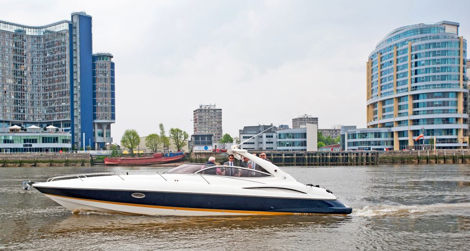 London: 2 hour private luxury yacht hire on the River Thames - Houses of Parliament and the London Eye: Big Views, Quick Gratification