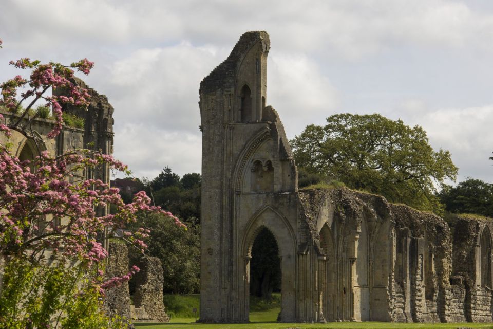 London: 3-Day Stonehenge, Bath & South West Coast Tour - Day 1: From Wessex to Stonehenge and the Fossil Cliffs