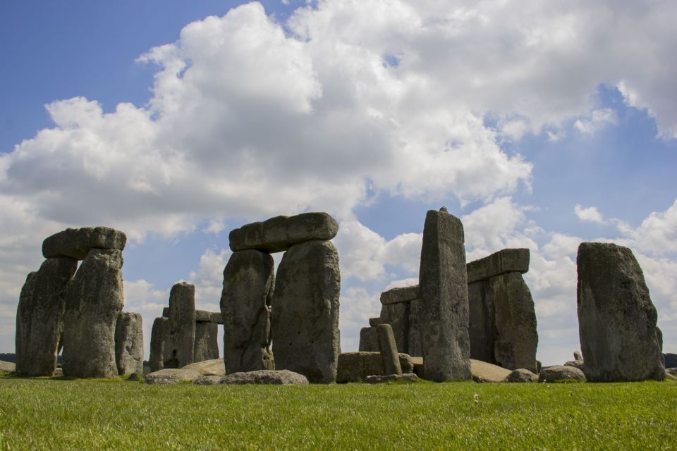 London: 3-Day Stonehenge, Bath & South West Coast Tour - Victoria Meeting Point and the Coach Rhythm