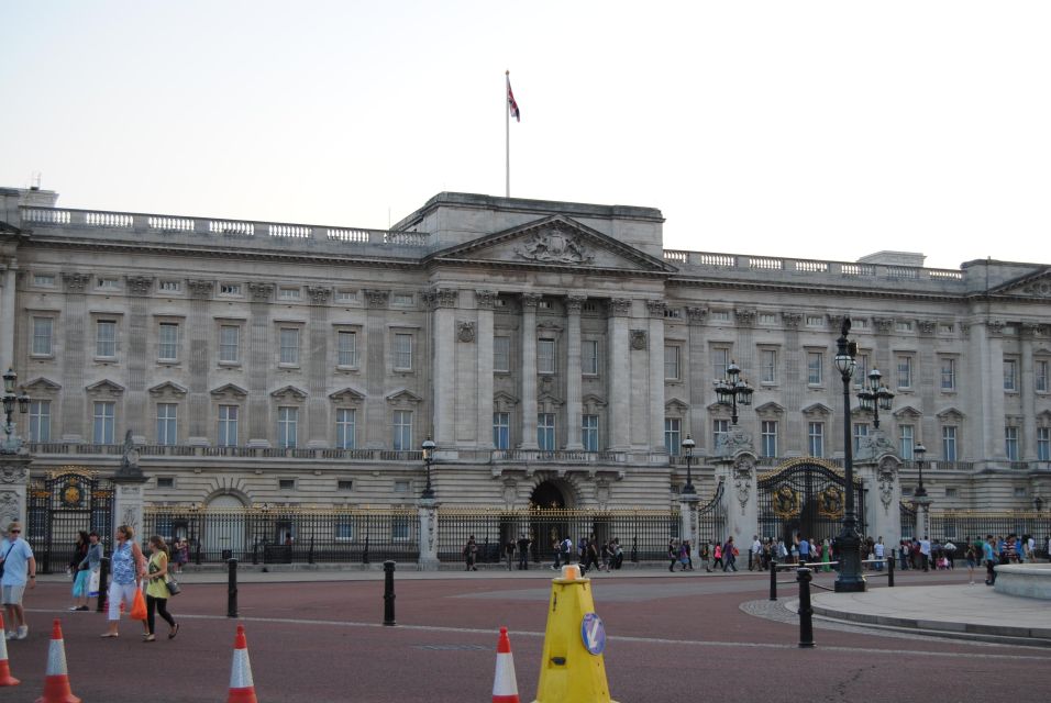 London: 3-Hours Private Walking Tour - Private guide value: what you gain (and what you should ask for)