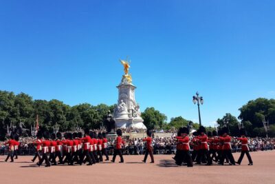 London: 30 London Sights Guided Walking Tour - Buckingham Palace and the Changing of the Guard at the Right Time