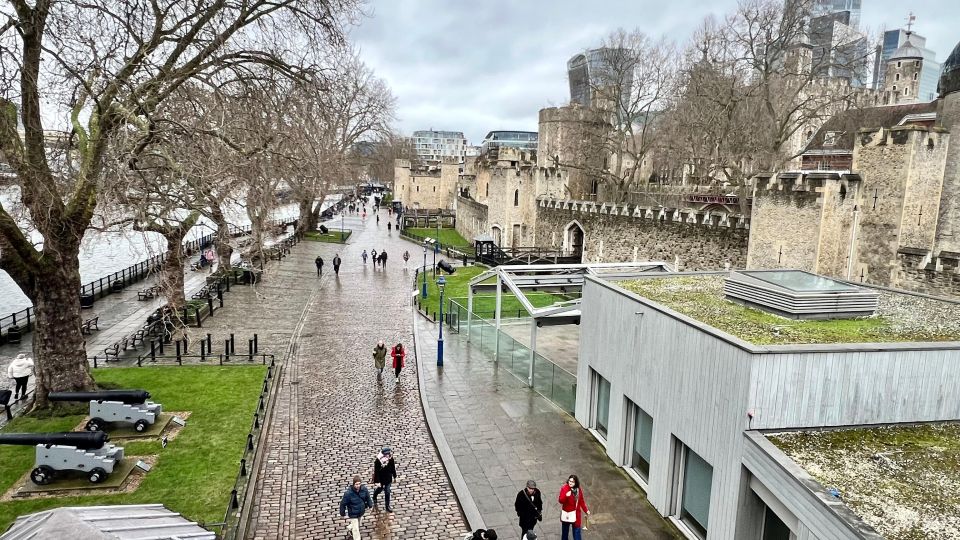 London: 5-Hour Private Tour with Pickup - Piccadilly Circus Finish and the End-of-Tour Gift