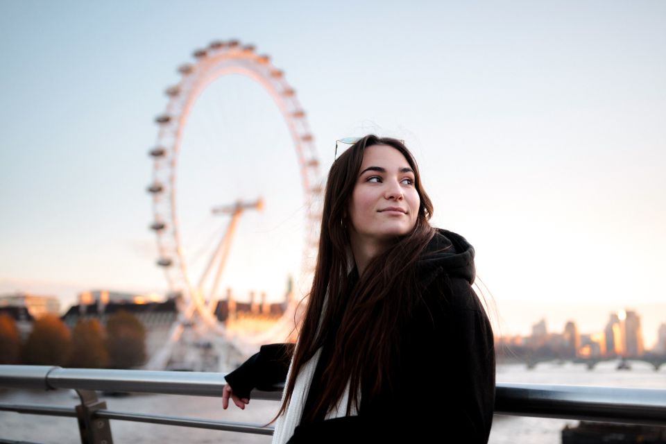 London: A Unique Photoshoot Experience at Famous Sites - How the Photographer Gets You Looking Natural