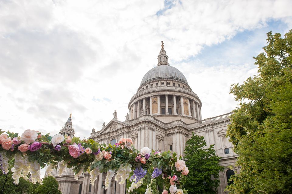 London: Bar Bus Tour by Tootbus - The drinks setup: how the 2-drinks option helps value
