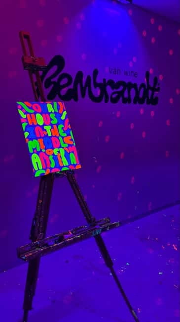 London: Bottomless Sip & Paint in the Dark - Should you book this neon sip-and-paint night?