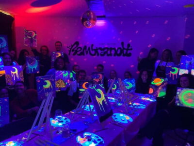 London: Bottomless Sip & Paint in the Dark - Getting set up: meeting point, materials, and timing for 2 hours