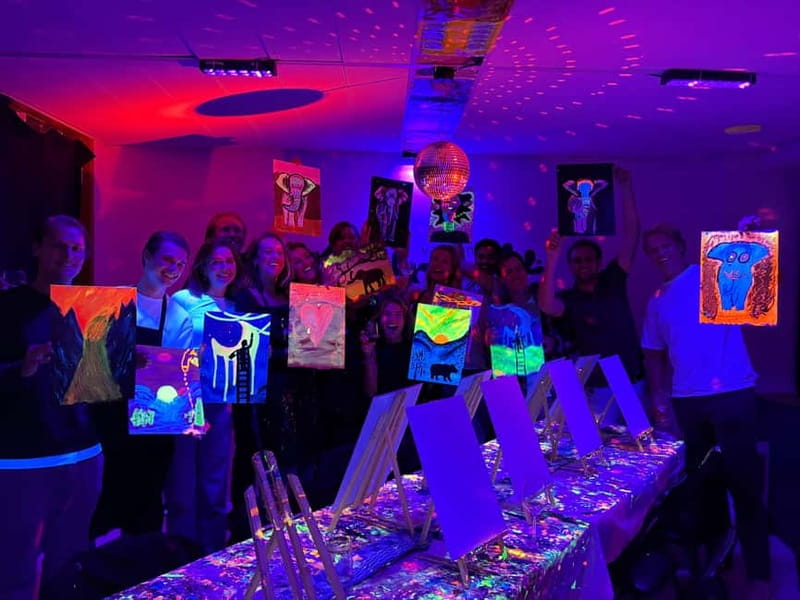 London: Bottomless Sip & Paint in the Dark - Small practical tips to make your night smoother