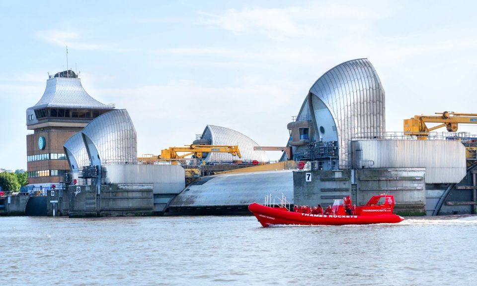 London: Break the Barrier Speed Boat Ride - The Speed Stretches: 880bhp Twin Engines and Hard Turns