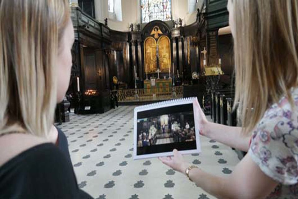 London: Bridget Jones 2–Hour Walking Tour - Guides like Fiona and Catherine: when trivia turns into a story