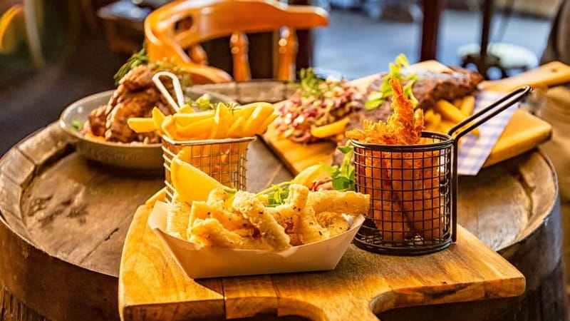London: British Food Treasure Hunt With Gourmaze - The food plan: British treat, pub lunch, and classic dessert