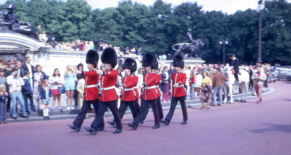London: Buckingham Palace and Changing of the Guards Tour - Key things you’ll notice on this tour