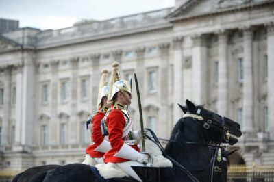London: Buckingham Palace and Changing of the Guards Tour - Buckingham Palace views you get without palace entry