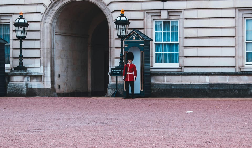 London: Buckingham Palace and Changing of the Guards Tour - Accessibility note for wheelchair users