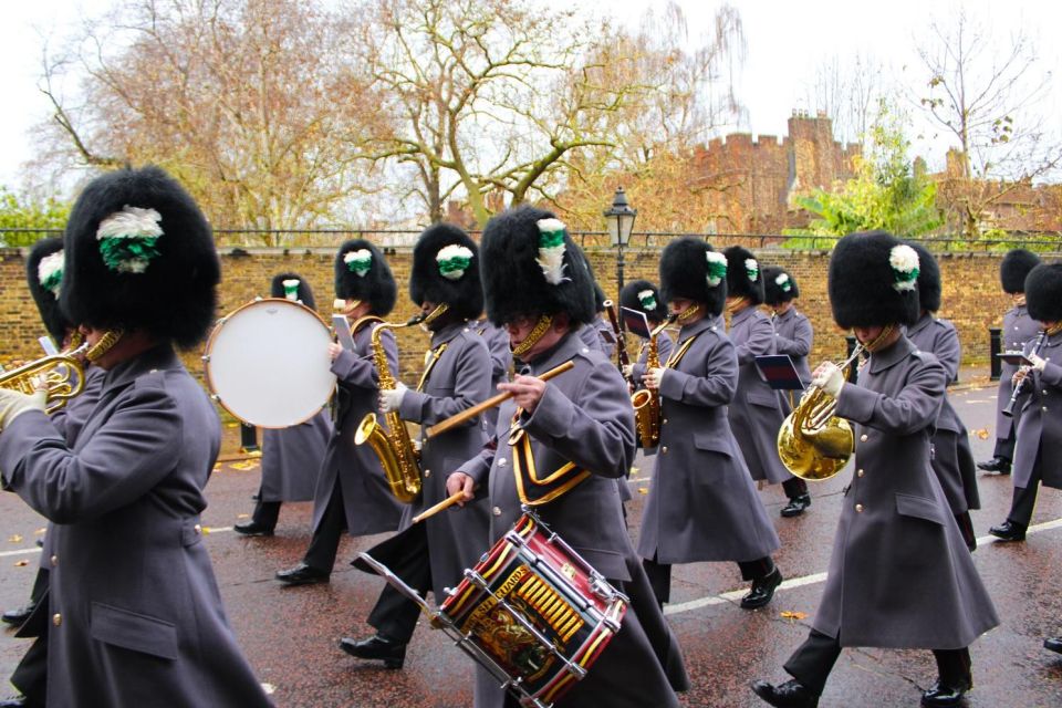 London: Buckingham Palace & Changing of the Guard Experience - Westminster Abbey finish and Big Ben area timing