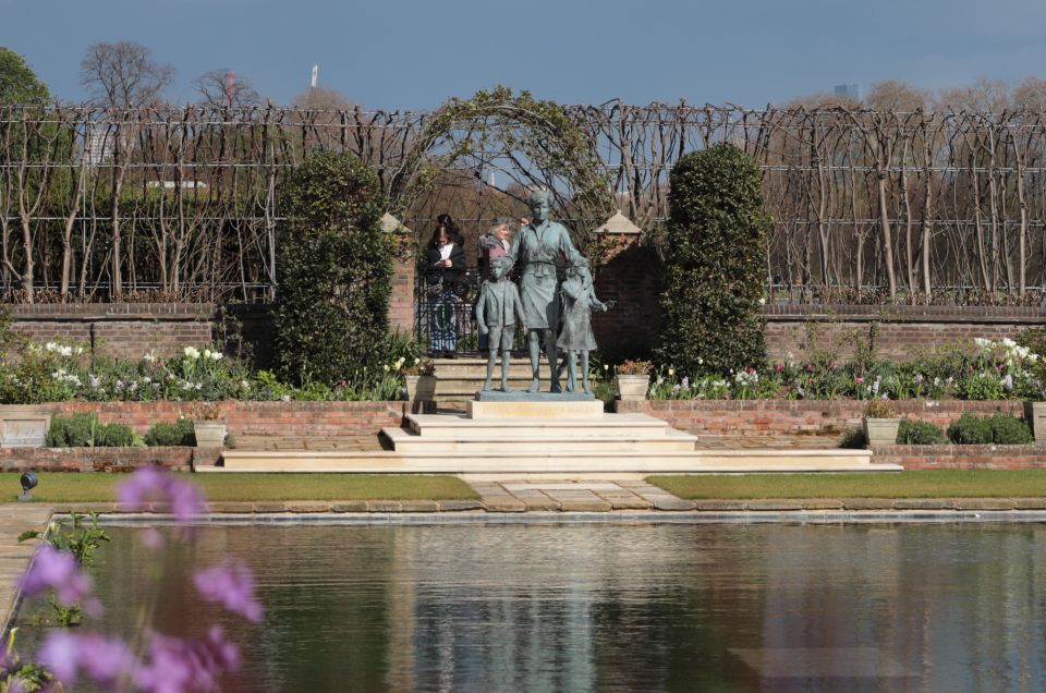 London: Buckingham Palace Walk & Tea at Kensington Palace - Green Park start: how you’ll get your bearings fast
