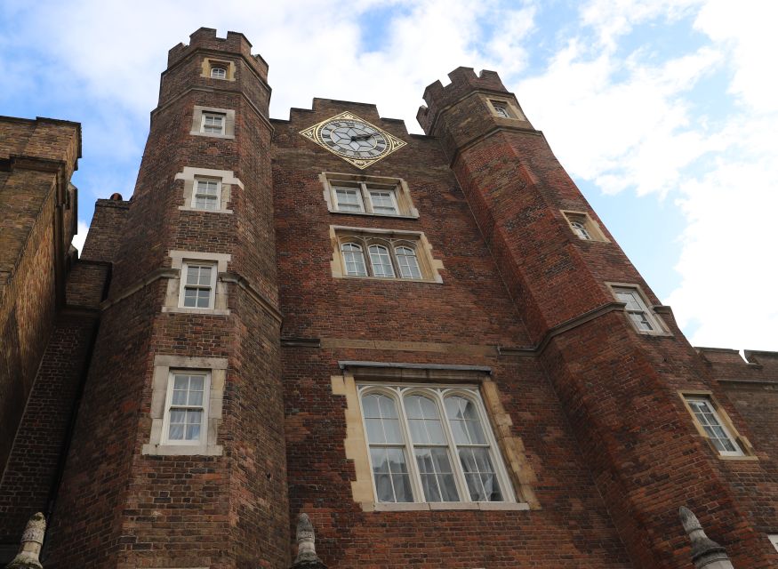 London: Buckingham Palace Walk & Tea at Kensington Palace - The royal walk’s smartest pauses: Constitution Hill and Wellington