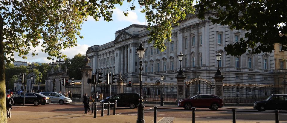 London: Buckingham Palace Walk & Tea at Kensington Palace - The red bus ride to the Royal Albert Hall area: a break that feels local