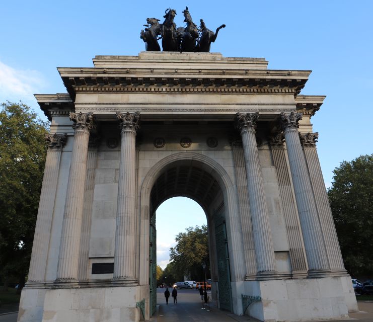 London: Buckingham Palace Walk & Tea at Kensington Palace - Guides matter here: what to expect from the storytelling