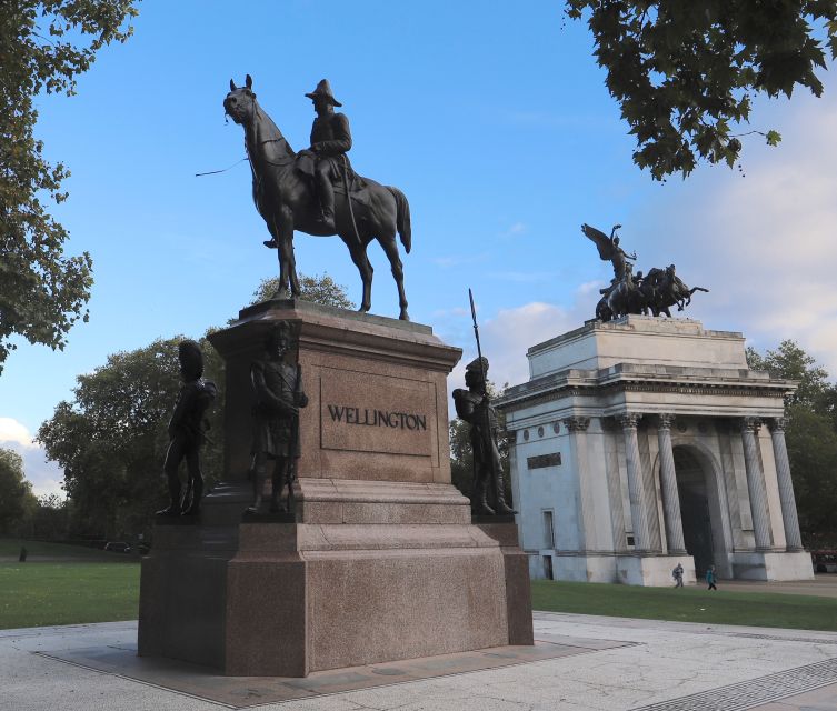 London: Buckingham Palace Walk & Tea at Kensington Palace - St James’s Palace to Buckingham Palace: where the ceremonies make sense