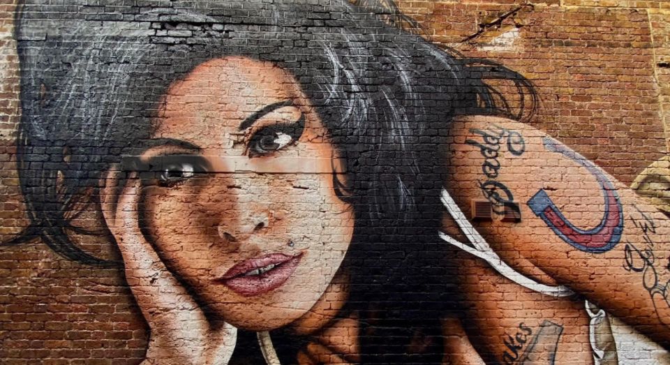 London: Camden Walking Tour - Amy Winehouse in Camden: the lifesize statue, mural links, and the Hawley Arms