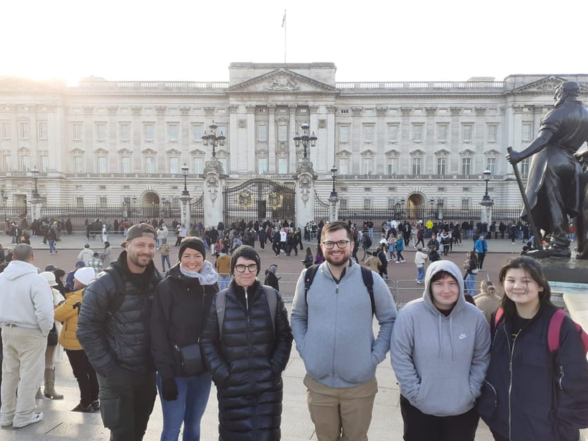 London: Central London Outdoor Tour - The Mall and Trafalgar Square: coronation roads and public art