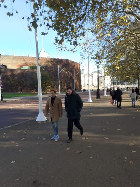 London: Central London Outdoor Tour - Whitehall and the royal past of government buildings