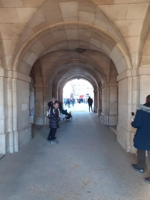 London: Central London Outdoor Tour - Should you book this Central London Outdoor Tour?