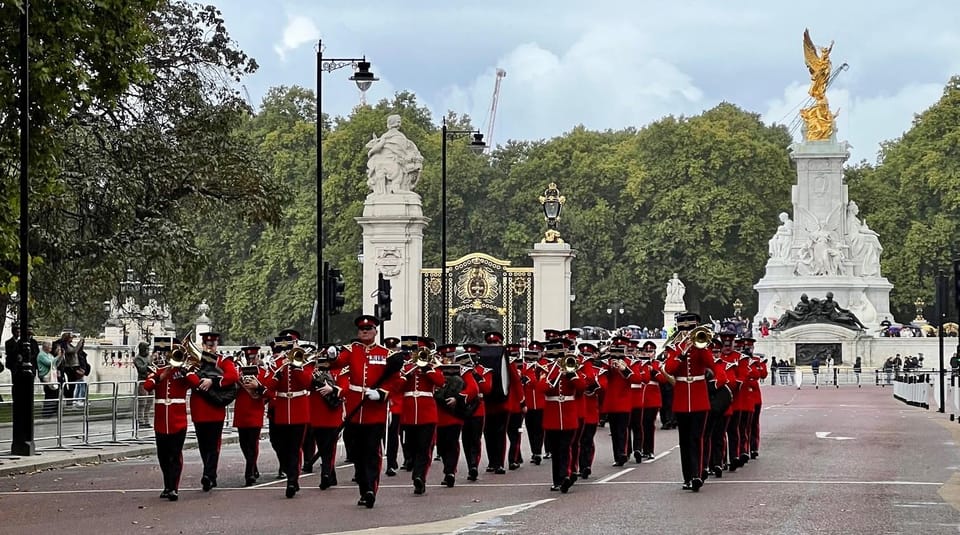 London: Changing of the Guard and Royal Palaces Walking Tour - Price and Value: Is $160 Worth It for Up to 8 People?