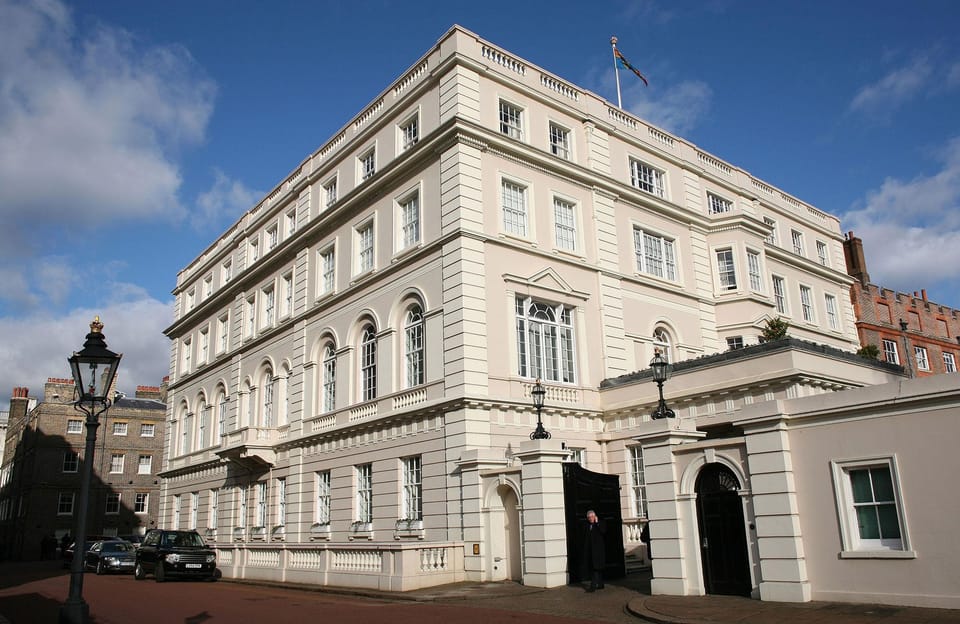 London: Changing of the Guard and Royal Palaces Walking Tour - St James’s Palace: Henry VIII’s Old Royal Residence, Seen at Walking Pace