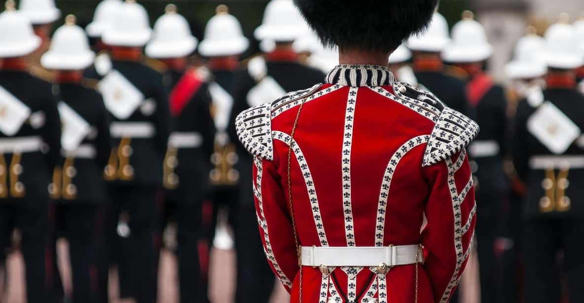 London: Changing of the Guard Experience and Landmarks Tour - Buckingham Palace: The Photo Moment With Real Explanations