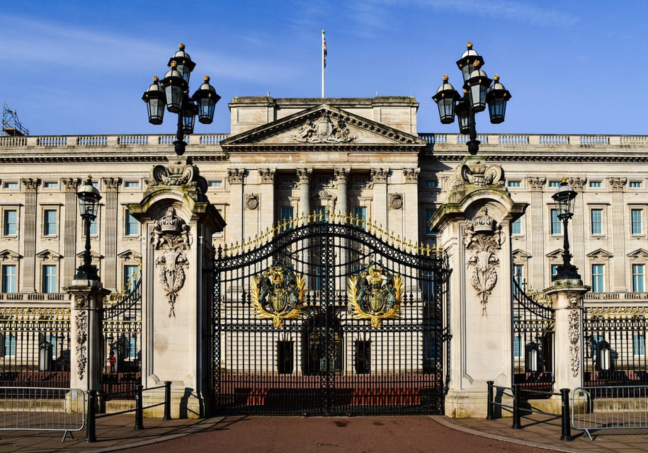 London: Changing of the Guard Experience and Landmarks Tour - Westminster Abbey and Parliament Square: Closing With Classic Landmarks