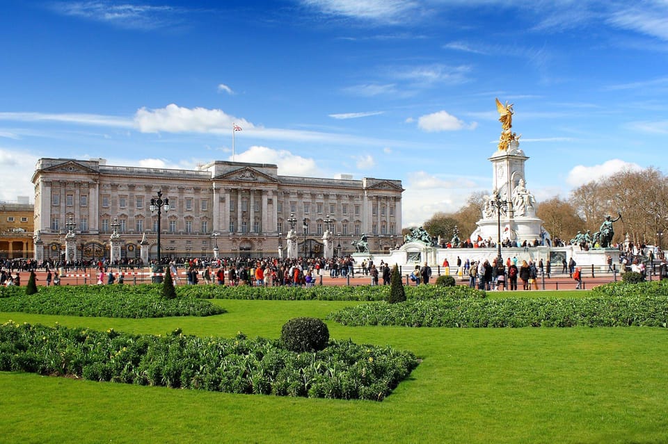 London: Changing of the Guard Guided Tour Experience - The Changing of the Guard Viewpoint Problem (and the Fix)