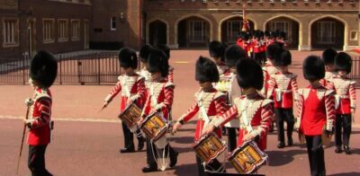 London: Changing of the Guard Guided Tour Experience - Green Park First: Settling In and Getting the Ceremony Context