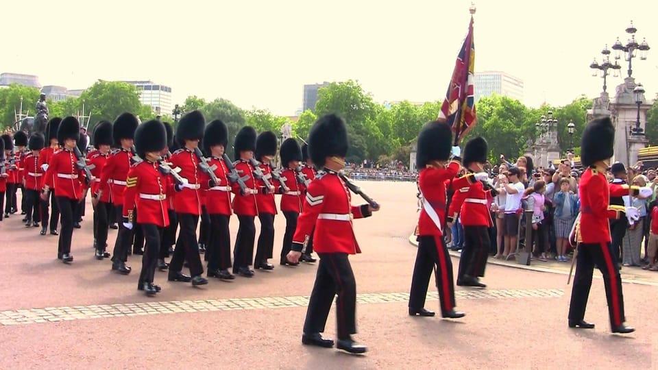 London: Changing of the Guard Guided Tour Experience - Westminster Abbey and Big Ben Finish: Ending Where Photos Actually Matter