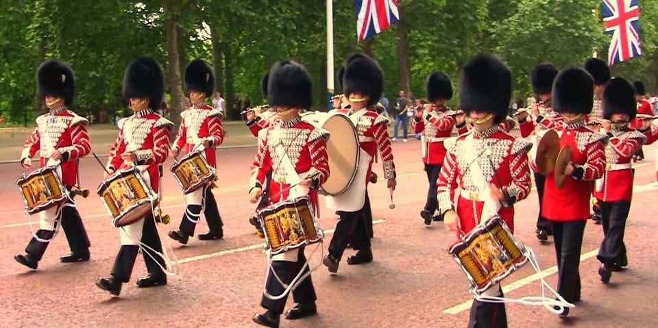London: Changing of the Guard Guided Tour Experience - The Guide Factor: Adrian’s Approach and Why It Changes the Day