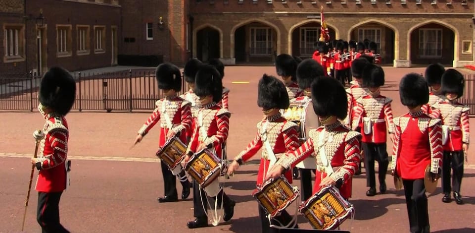 London: Changing of the Guard Guided Tour Experience - Green Park First: Settling In and Getting the Ceremony Context