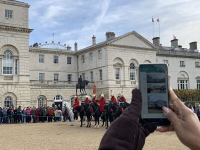 London: Changing of the Guard Private Group or Family Tour - Where you meet matters: starting by Green Park