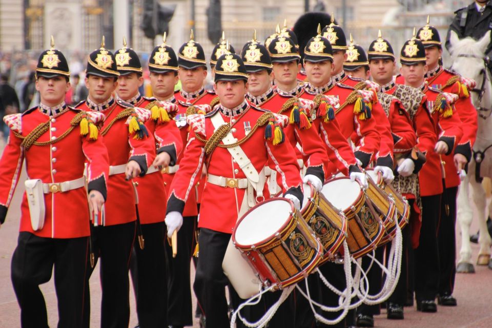 London: Changing of the Guard Private Group or Family Tour - Price and value: $412 per group up to 5 people