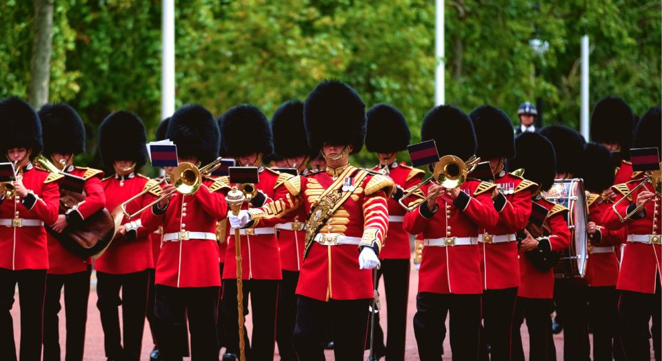 London: Changing of the Guard Tour at Buckingham Palace - The Mall walk: seeing the route that makes it feel ceremonial
