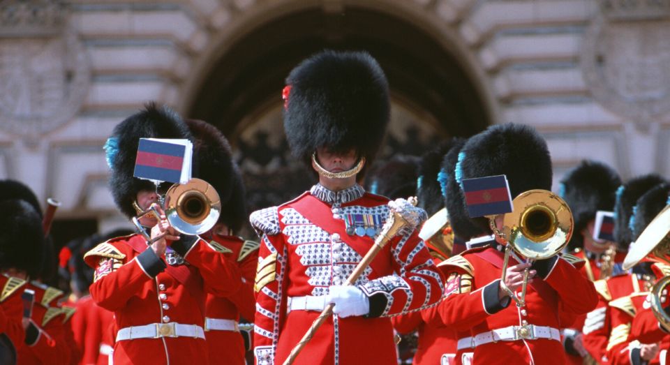 London: Changing of the Guard Tour at Buckingham Palace - Weather reality check: what a Wet Change means for your day