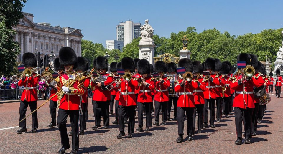 London: Changing of the Guard Tour at Buckingham Palace - Who this tour is best for (and who should skip it)