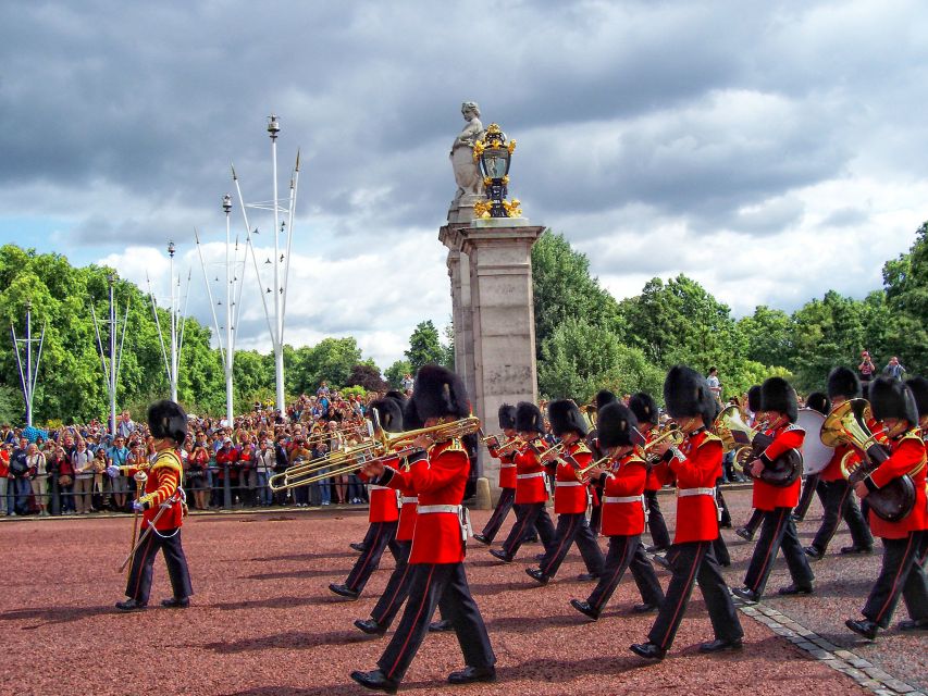 London Changing of the Guard Tour - Front Row 12 guests 2,5h - A front-row Changing of the Guard, built for photos