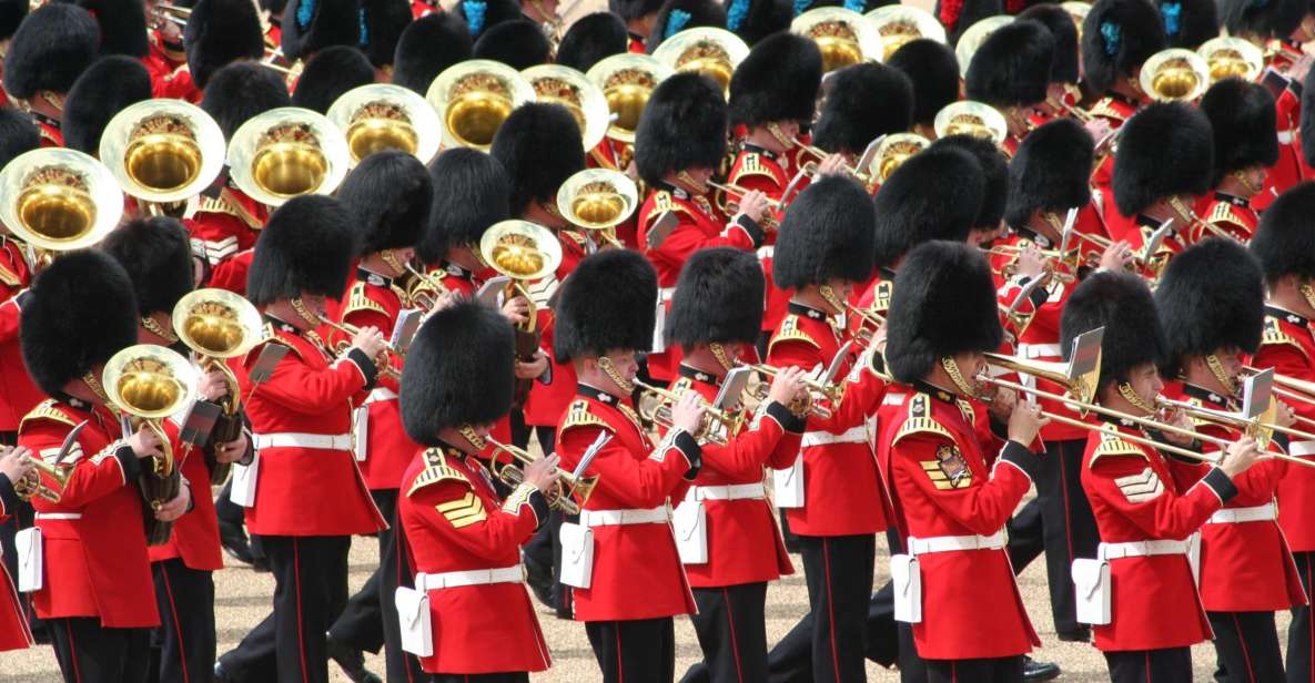 London Changing of the Guard Tour - Front Row 12 guests 2,5h - Meet outside the National Gallery and start with the right mindset