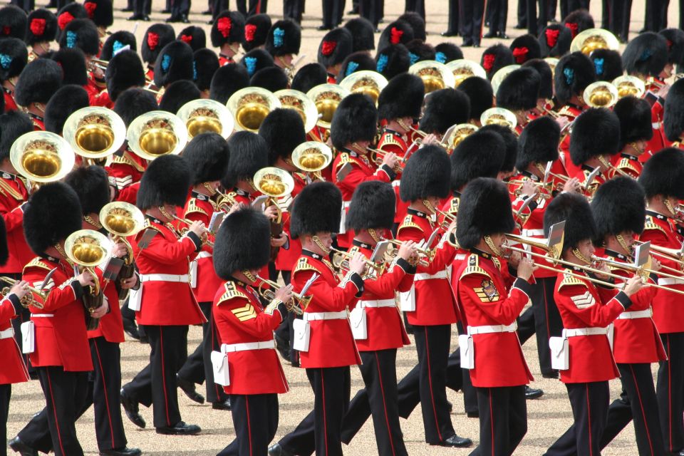 London Changing of the Guard Tour - Front Row 12 guests 2,5h - Admiralty Arch and the move toward Whitehall